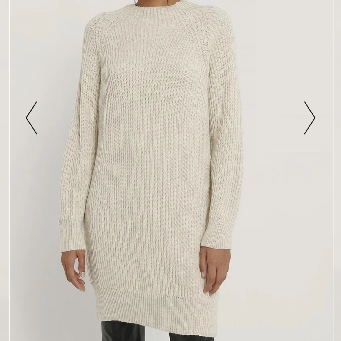 Lång stickad tröja med hög krage 