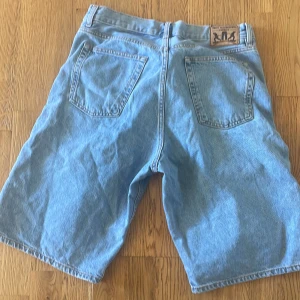 Sweet sktbs - Ljusa skateshorts i bra skick. Sparsamt använda