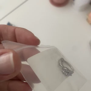 Navelpiercing  - Helt ny baelöierving i silver 