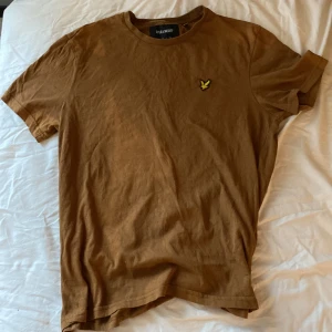 Lyle&Scott - Lyle &scott brun tröja. I str M 