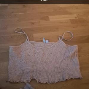 Rosa linne - Ett rosa linne i storlek Xl men passar större eftersom den e stretchig