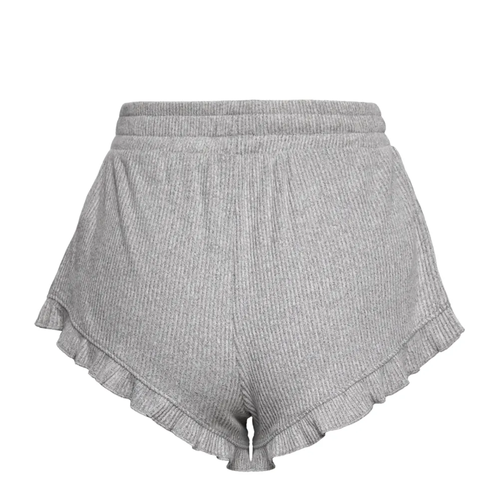 Säljer dessa shorts i ett väldigt speciellt mjuk material från hunkemöller💗ej använda, köpta för 319kr. Shorts.
