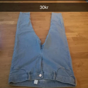 Jeans - Jeans från hm i storlek 34/L XL Använda knappt