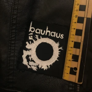 Bauhaus patch - Handgjord bauhaus patch! (Exempelbild) Gör också önskade motiv & band 