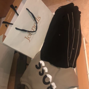 boss dress small - Säljer nu min fina hugoboss dress    Eftersom att jag inte använder den längre köpt på johnells för 2500kr och den är hyfsat ny så därför priset bara att höra av er kan sänka vid snabb affär storlek small 