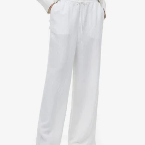 Linnebyxor  - Säljer mina linnebyxor från hm då dem inte är min still längre. Har används sparsamt. Passar på mig som är 160 lång. Är slutsåld typ hela tiden, först till kvarn!