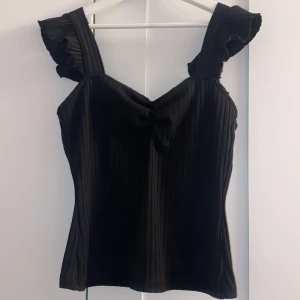 Sommartopp!❤️ - Säljer denna söta topp från Shein, då jag inte använder den. Aldrig använt! ❤️