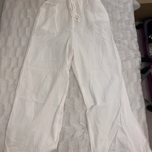 Vit linnen pants - Vita linnen pants aldrig använd storlek M