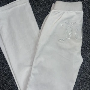 Juicy couture byxor - Juicy byxor i stprlek xxs i väldigt fint skick🥰