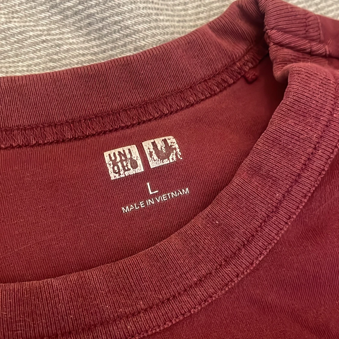 Uniqlo Burgundy t-shirt - 90