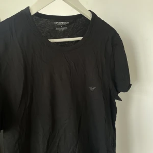 Armani T-shirt  - T-shirt från Armani, aldrig använd. Skrynklig pga legat nedpackad 🖤