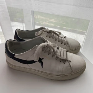 Arigatos  - Jätte snygga äkta arigatos med en svart fågel! Är använda, köpta förra året i London. Nypris 2600kr💘