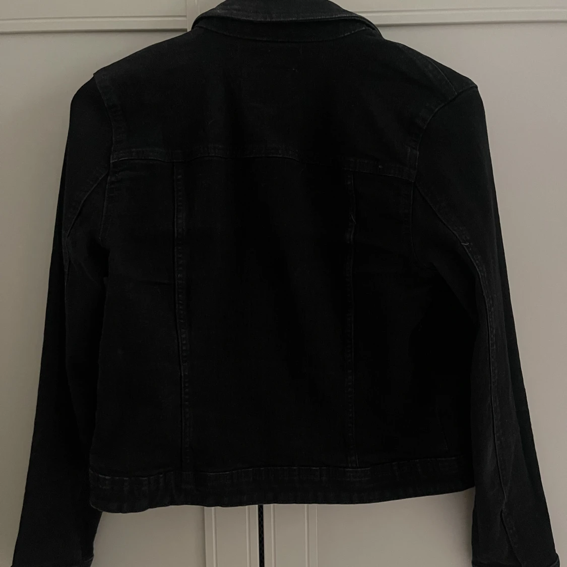 Svart jeansjacka - 90