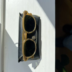 Moscot lemtosh solglasögon i nyskick  - Knappt använda solglasögon med original tillbehör. 