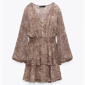 Zara klänning - Jättefin klänning från zara! Aldrig använd. 220kr + frakt💞