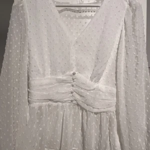 Bluse - Oanvänd bluse, storlek M, finns i Göteborg men kan även frakta den. 