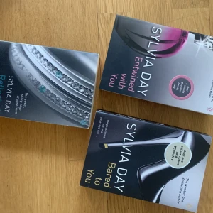 Sylvia day bared to you - Crossfire-serien. Liknar en vuxenversion av 50 shades of grey.   Bok 2+3
