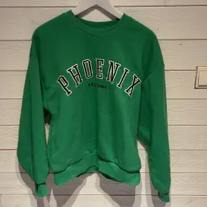 Superskön tröja från Gina säljer pågrund av att den inte kommer till användning 