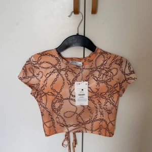 Topp från bershka  - Oanvänt topp från bershka. Storlek M men mer som en S. 