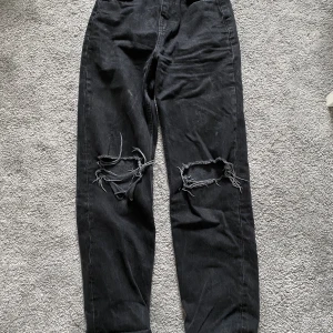 Svarta jeans - Ett par gina tricot jeans🫶🏼