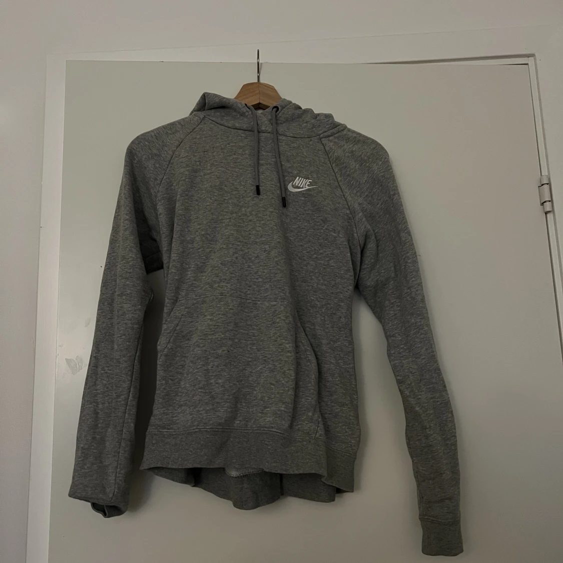 Nike grå huvtröjor