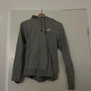 Nike grå huvtröjor  - Bra skick