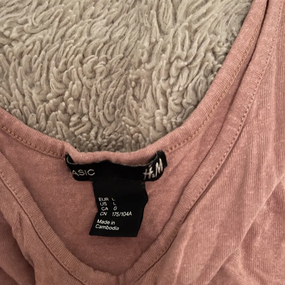 Beige/rosa klänning - Storlek L - Ordinare från H&M - Köparen betalar för frakt - Inga returer - Betalning via köp direkt . Klänningar.