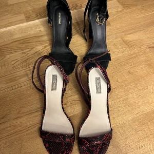 Klackar - 37 storlek, andvända några gånger 200kr st 