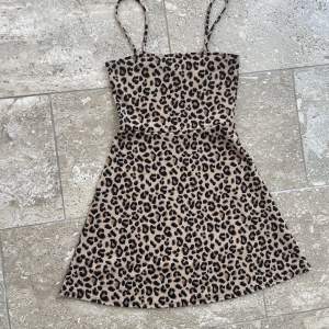 Leopard klänning i utmärkt skick 