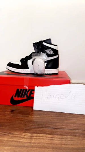 Jordan 1 High panda  - Splitter nya med box och kvitto