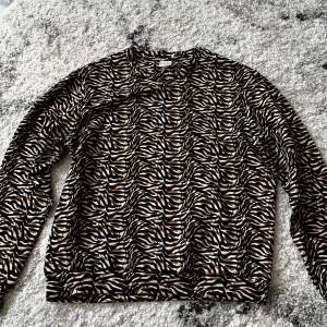 Leopardmönstrad tröja från stories, supermjukt material 🫶🏻 aldrig använd