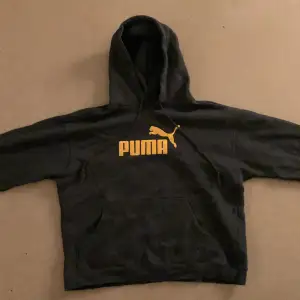 Grå Puma hoodie använd skick 8/10 sån magficka inga hål inget märkbart slitage