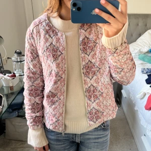 Jacka!  - Så snygg jacka som är perfekt över en klänning eller blus i sommar!!