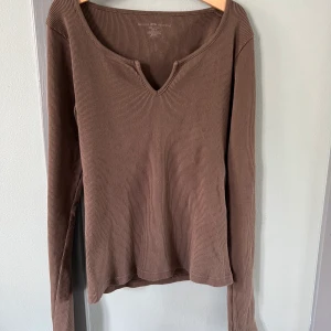 Brandy Melville S - Säljer min fina långärmade tröja från brandy Melville i S💕💕