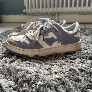 Heart dunks  - Dessa fina ljusblå heartdunks säljer jag för att jag köpte AF istället     de är väldigt använda samt söndirga på botten     ordinarie pris: 800kr