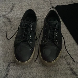 Lanvin - Påse medföljer  Skorna är i helt okej skick Priset kan diskuteras vid en snabb och smidig affär 