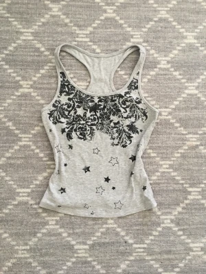 Sjärna linne - Säljer min linne aldrig använt och väldigt bra skick. Skriv om ni har frågor