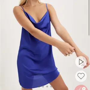 Blå klänning från Nelly. Säljer för den kommer aldrig till användning💗