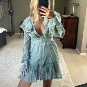 Grön klänning  - Super söt, aldrig använd!!🫶🏼🫶🏼