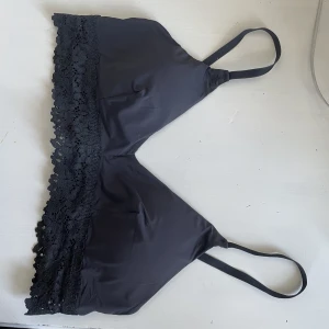 BH - Oanvänd - bh top Tycker den är tight så mer passade för storlek 38