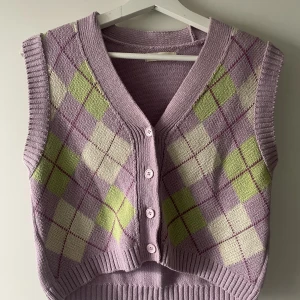 Lila grön väst - Använt en gång 💕