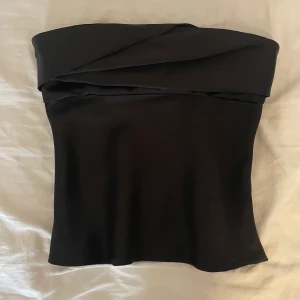 Bandeau topp - Jättefin slutsåld bandeau från zara!  🙏Säljer då den blivit för liten💗 Köparen står för frakt!🫶