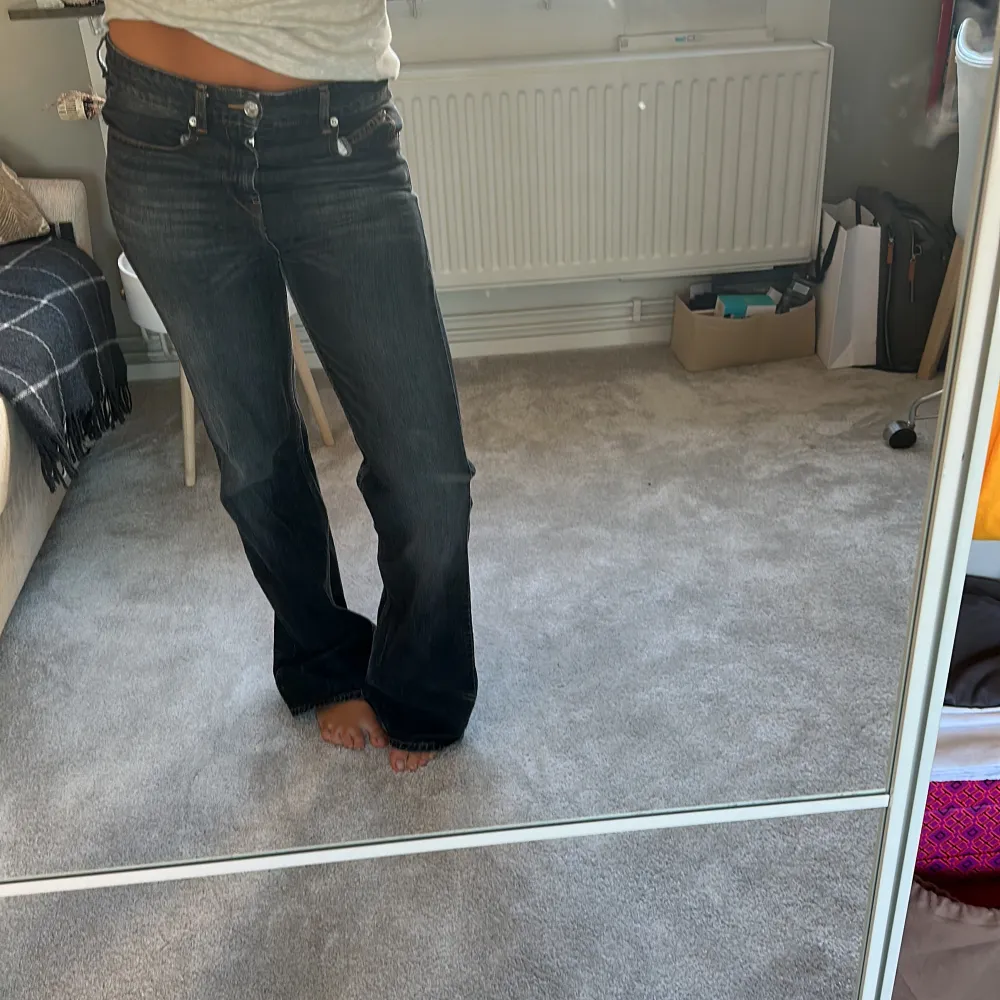 Intressekoll på mina isabel Marant jeans! Buda privat eller i kommentarerna (går bra att buda lägre än 2000kr. Jeans & Byxor.