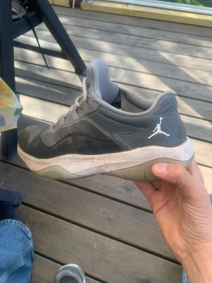 Jordan 11 cool grey CMFT - Säljer väl andvända jordan 11 cool grey. Tar gärna bud. Stora i storleken 
