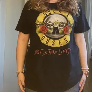 Jätte fin Guns n’ roses som ser oanvänd ut. 