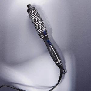 Värmeborste  - Värmeborste från Björn Axén. Super fint skick, endast använd 2-3 gånger. Nypris 840💗💗Pris kan möjligtvis diskuteras❤️st:32