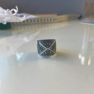 Super fin ring🫶🏼 ringen är ganska liten därför säljer jag den, i fint skick! Köparen står för frakt💌