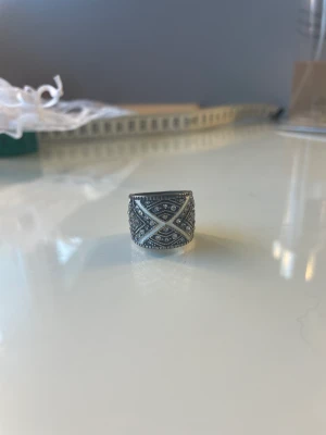 Ring - Super fin ring🫶🏼 ringen är ganska liten därför säljer jag den, i fint skick! Köparen står för frakt💌