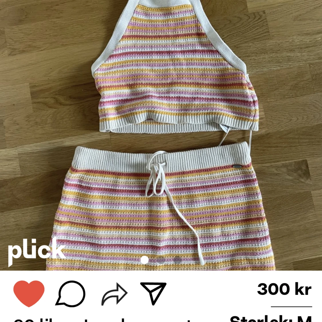 Halterneck topp med knytning från Pull&bear.  - 90