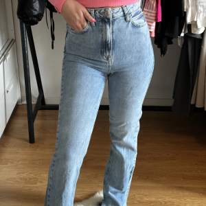 Ett par till jeans med slits också superfina! Knappt använda! 